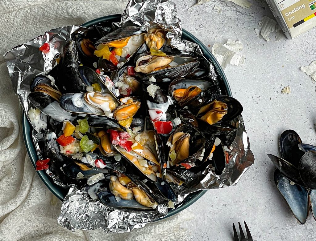 Mosselen op de BBQ in papillot met haverroom.